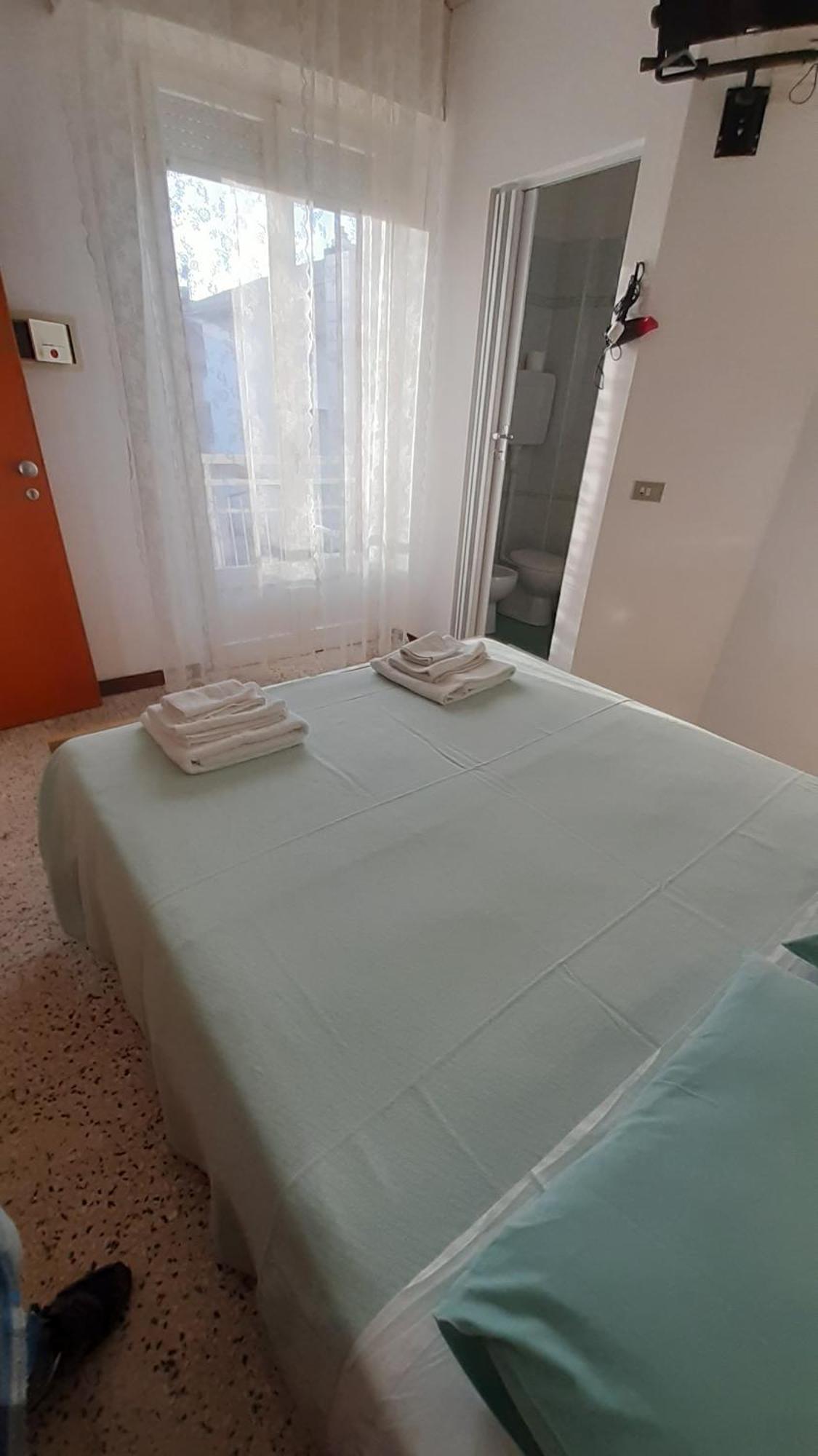 Hotel Elisabetta 2 Stelle カットーリカ エクステリア 写真